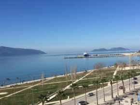 SEAVIEW APARTMENT WITH SECURED PARKING 80 m